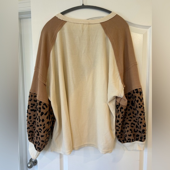 NWT BiBi Star Patched Front Thermal Knit
Color Block Top with Leopard Print Star - Picture 3 of 7